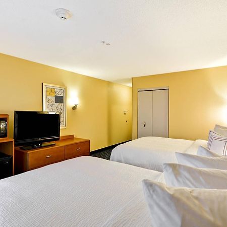 Fairfield Inn & Suites Tampa Fairgrounds/Casino Orient Park Екстериор снимка