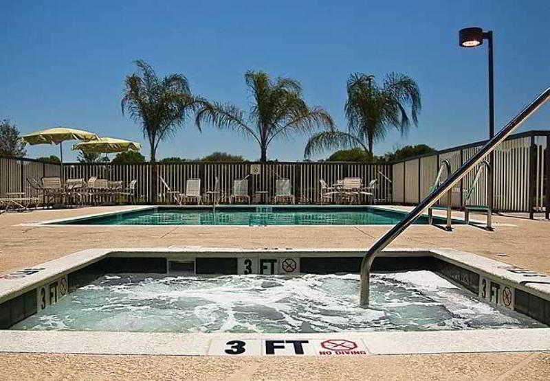 Fairfield Inn & Suites Tampa Fairgrounds/Casino Orient Park Екстериор снимка