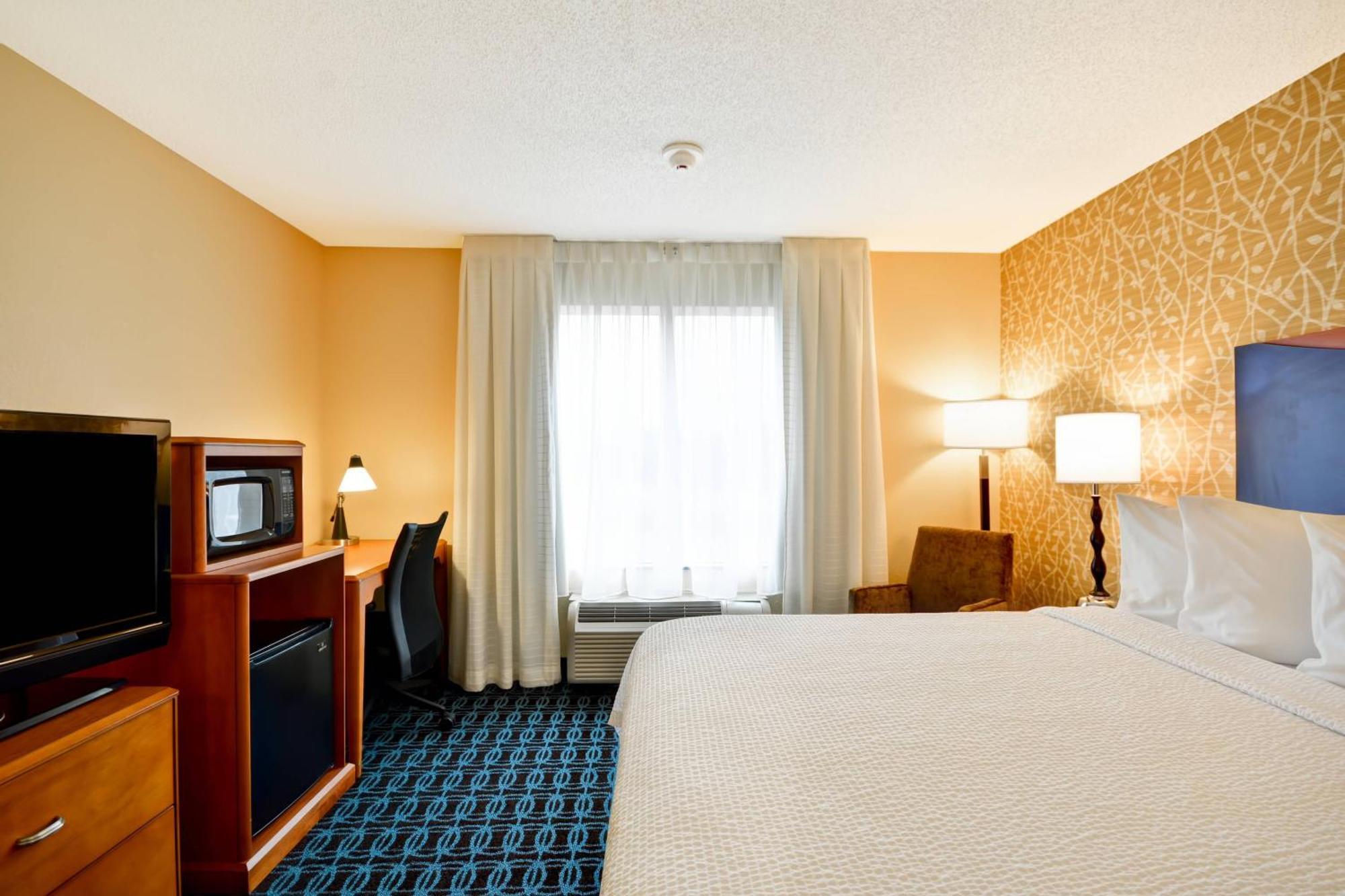 Fairfield Inn & Suites Tampa Fairgrounds/Casino Orient Park Екстериор снимка
