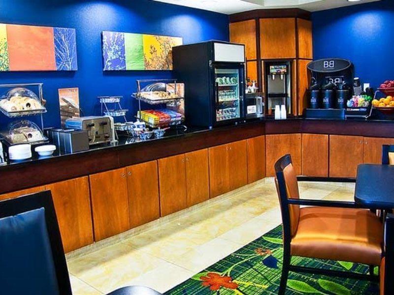 Fairfield Inn & Suites Tampa Fairgrounds/Casino Orient Park Екстериор снимка